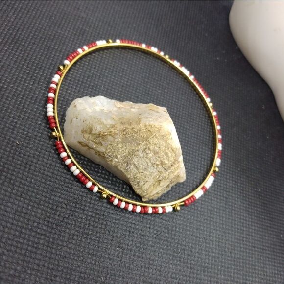 Red and white seed bead bracelet‎ - Picture 1 of 2